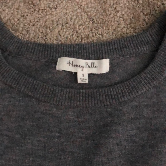 Gray long sleeve shirt with arm detail - Picture 2 of 5